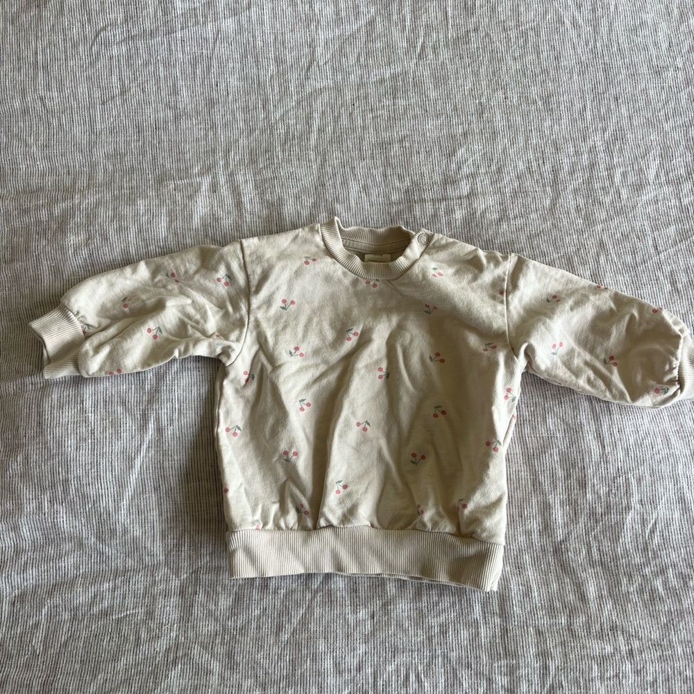 Cream Sweatshirt with cherries 🍒